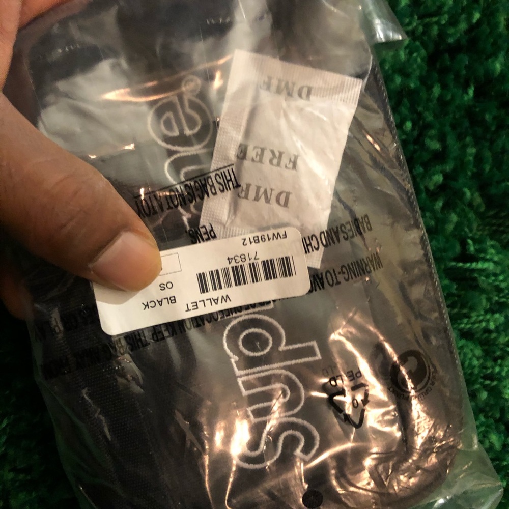 Supreme fw19 black wallet
